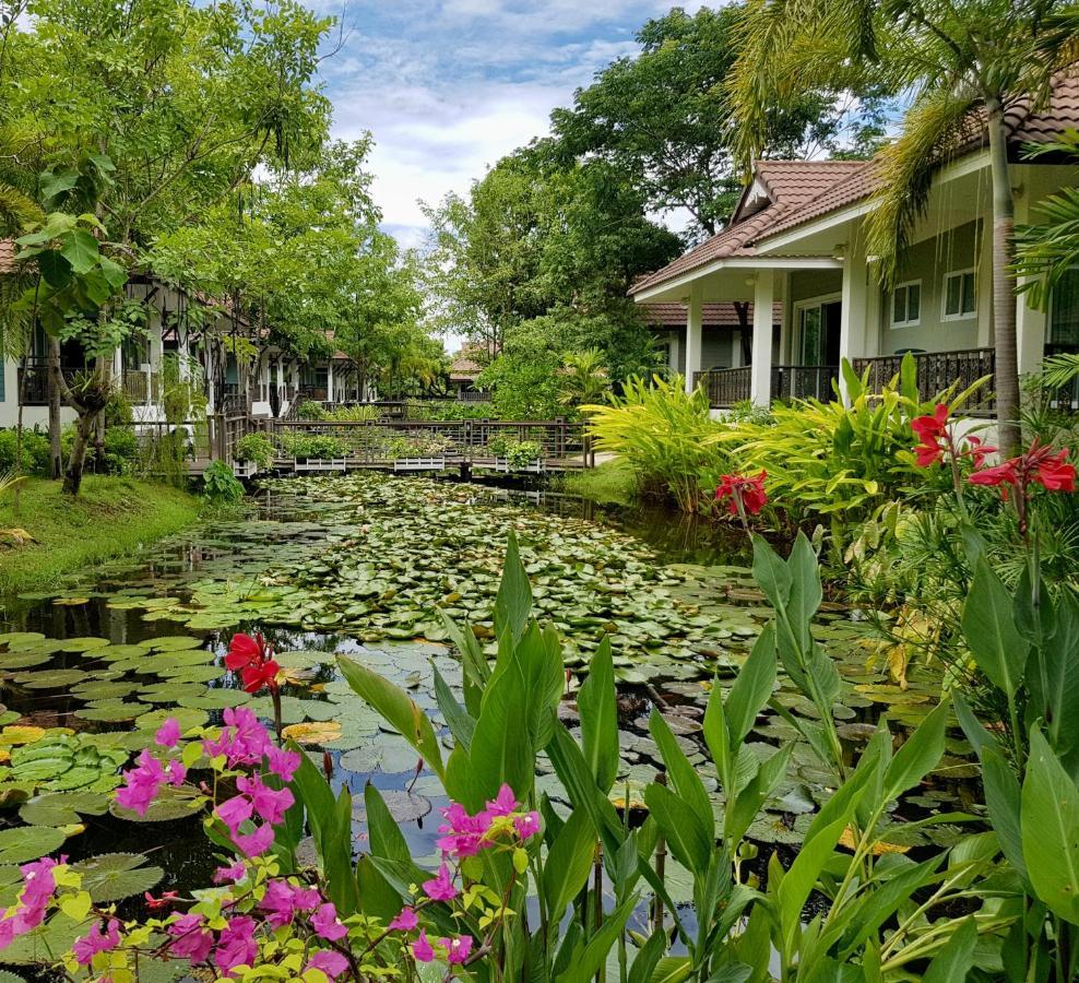 Le Charme Sukhothai Historical Park Bagian luar foto
